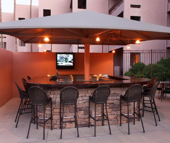 Building Photo - 7401 N Scottsdale Rd