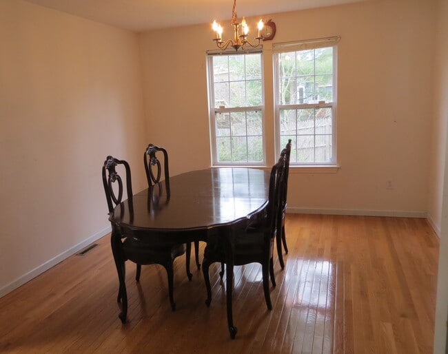 Building Photo - 64 Lilac Cir