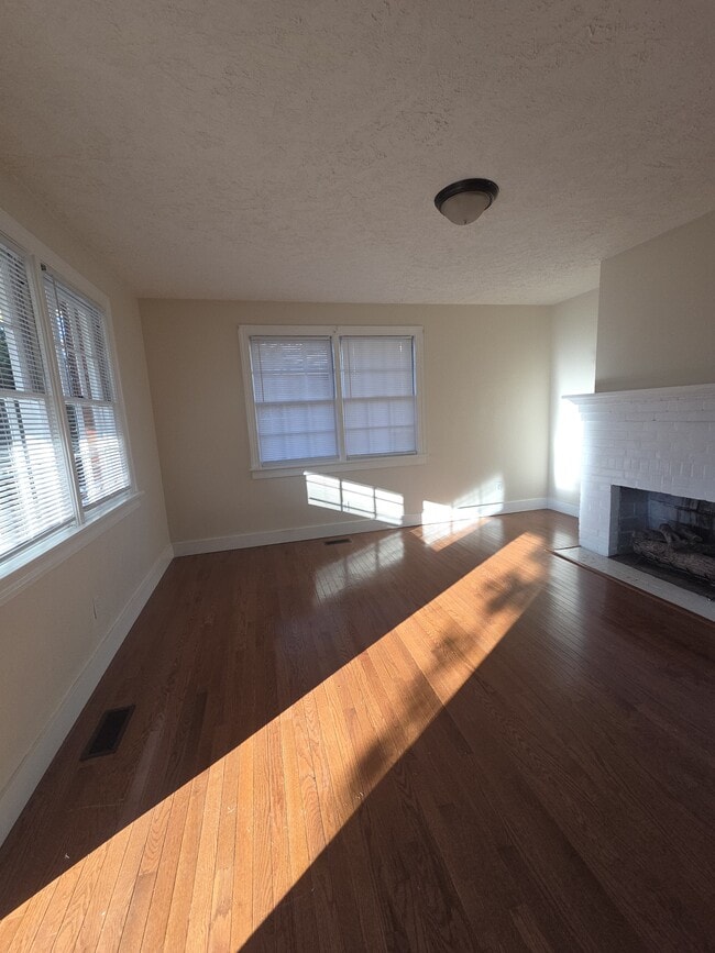 Building Photo - 1006 Holden St