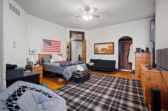 Building Photo - 6 bed/2 bath on Wheeler St., Mins. from UC for Only $650/pp ($3900/mo)!