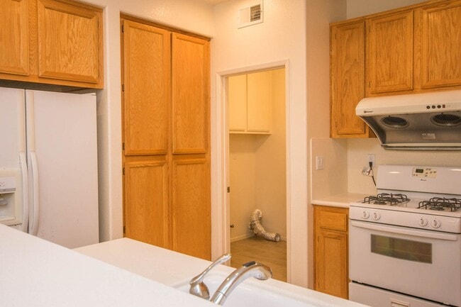 Building Photo - Beautiful 3 Bedroom Home in Rancho Carrillo!