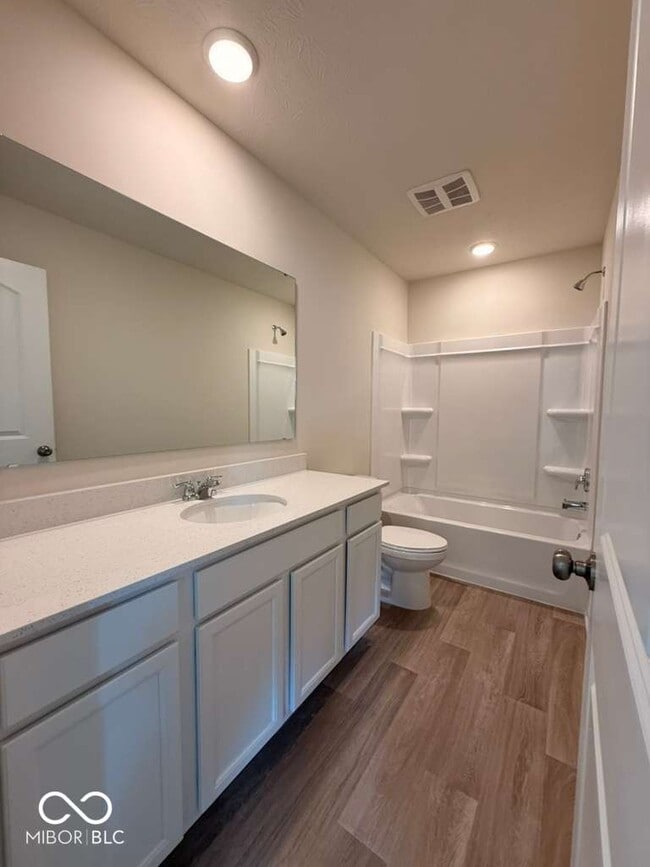 Building Photo - 3815 Sterling Dr