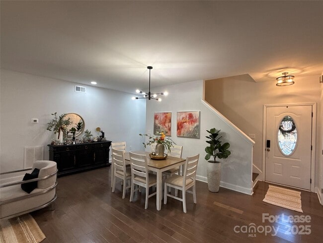 Building Photo - 5120 Lakeview Rd