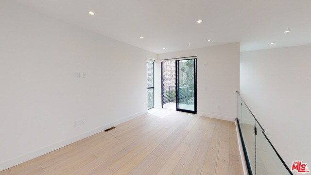 Building Photo - 105 N Doheny Dr