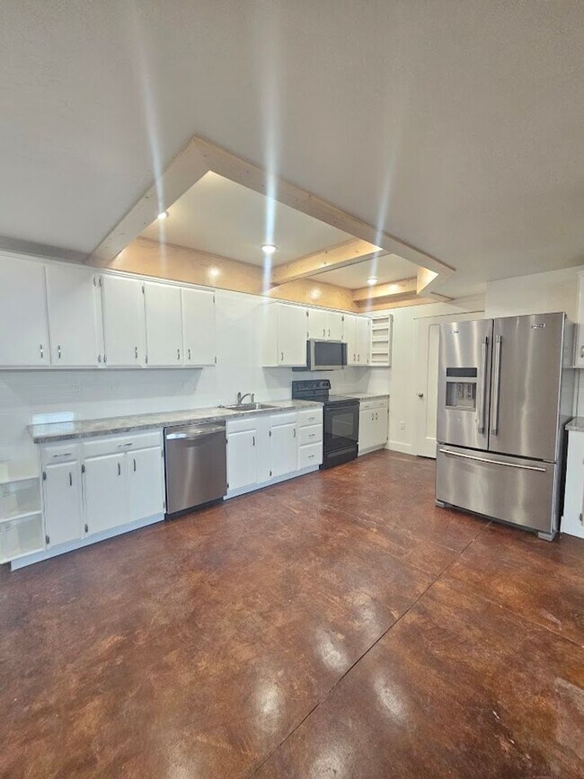 Building Photo - Country Living in Melba - Multi-Generational Home