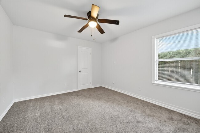 Building Photo - 5635 Belarbor St