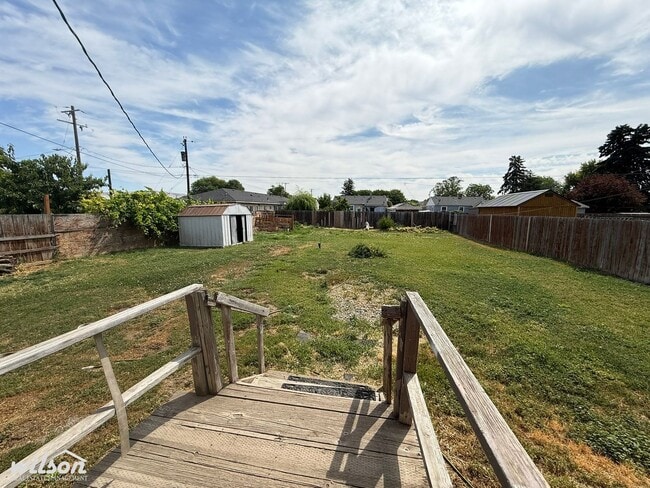 Building Photo - 2 Bedroom, 1 Bath Home with a Large Backyard!