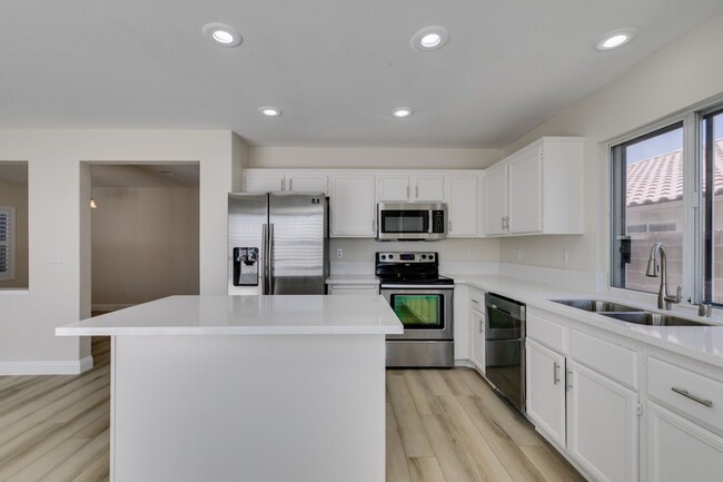 Building Photo - Beautiful 4-Bedroom Home Near Downtown Sum...
