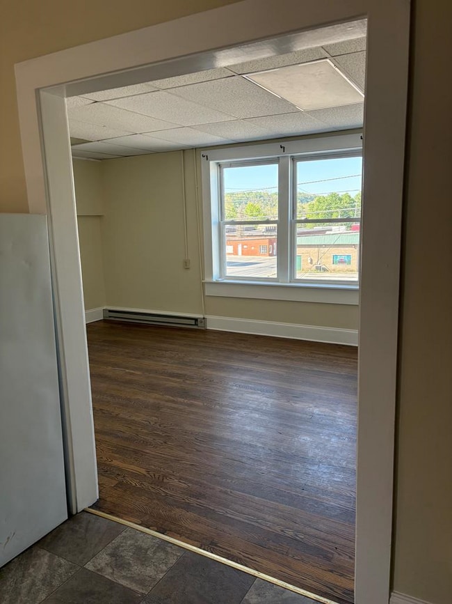 Building Photo - 117 Whitetop Rd