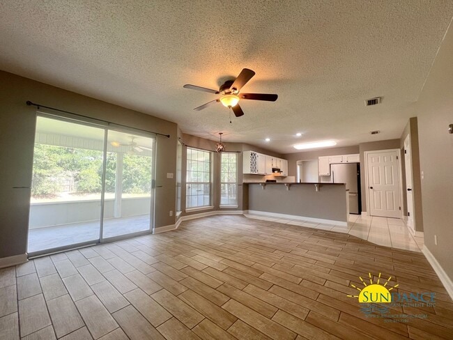 Building Photo - Charming 4 Bedroom Home in Mary Esther!