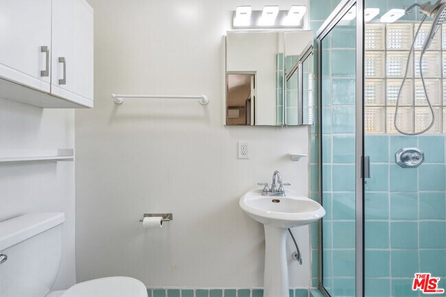 Building Photo - 2613 Cloverfield Blvd