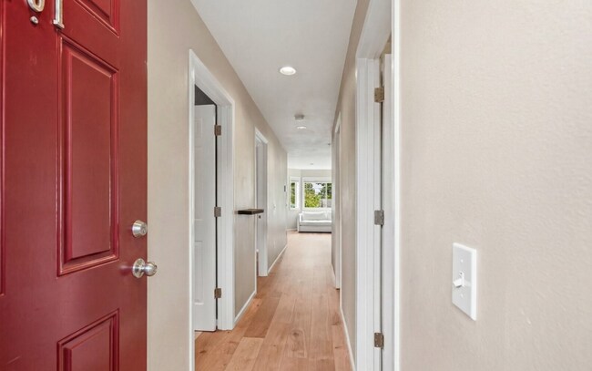 Building Photo - North Admiral 2BR Condo w/ Balcony & View! Won't Last Long!!