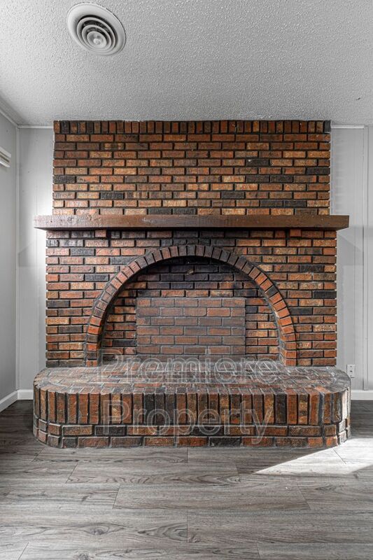 Building Photo - 7607 E 110th St