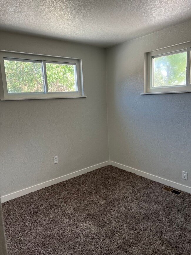 Building Photo - Rent-to-Own Ranch-Style Home in Henderson,...