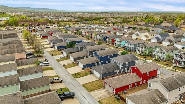 Building Photo - 614 N Keats Dr