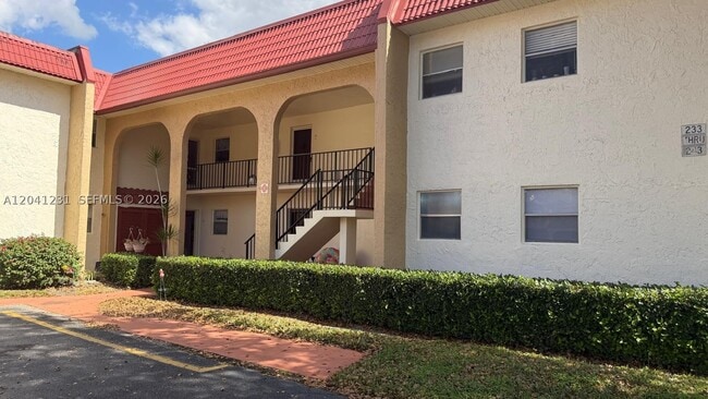 Building Photo - 237 Lake Frances Dr