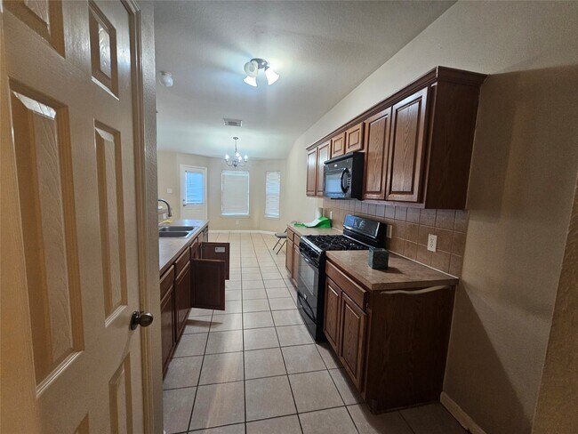 Building Photo - 23506 Hidden Maple Dr