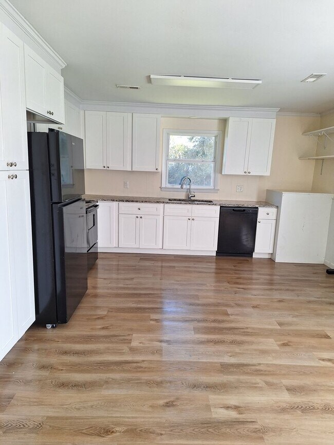 Building Photo - 91 Holland Dr