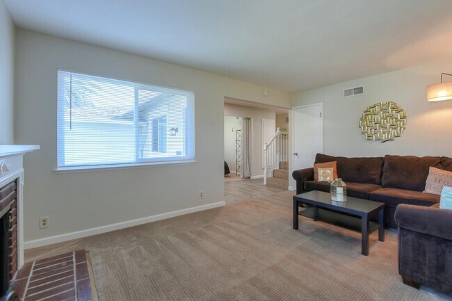 Building Photo - 546 Woodstock Way