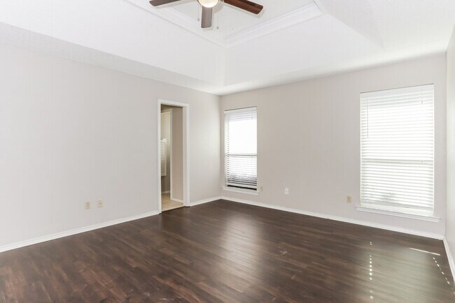 Building Photo - 7933 Clear Brook Cir