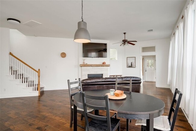 Building Photo - 1802 Village Oak Ct