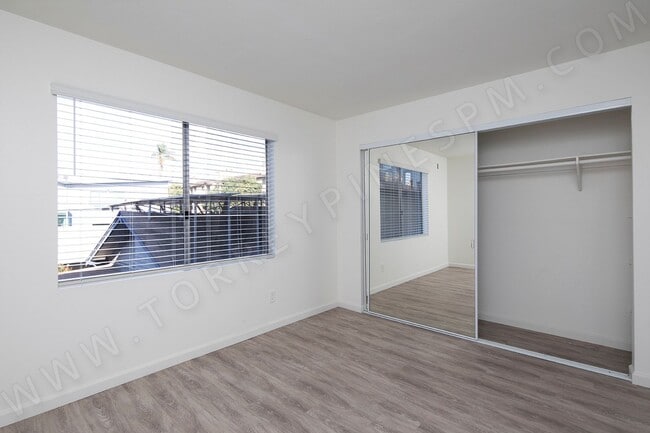 Building Photo - GORGEOUS 1 Br Apartment in a Great Hillcrest Location!