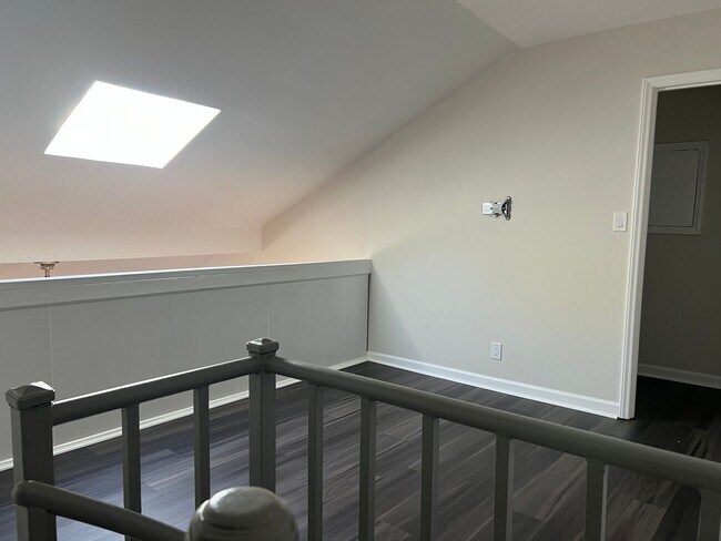 Building Photo - One-bedroom, One-bath Condo with Loft in S...