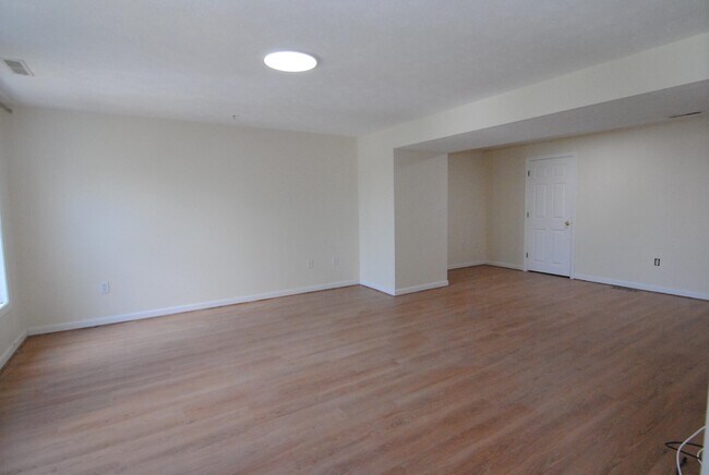 Building Photo - 68 Georgetown Dr