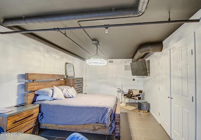 Building Photo - 535 W Thomas Rd