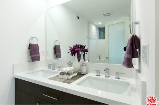 Building Photo - 3624 Avenida Del Sol