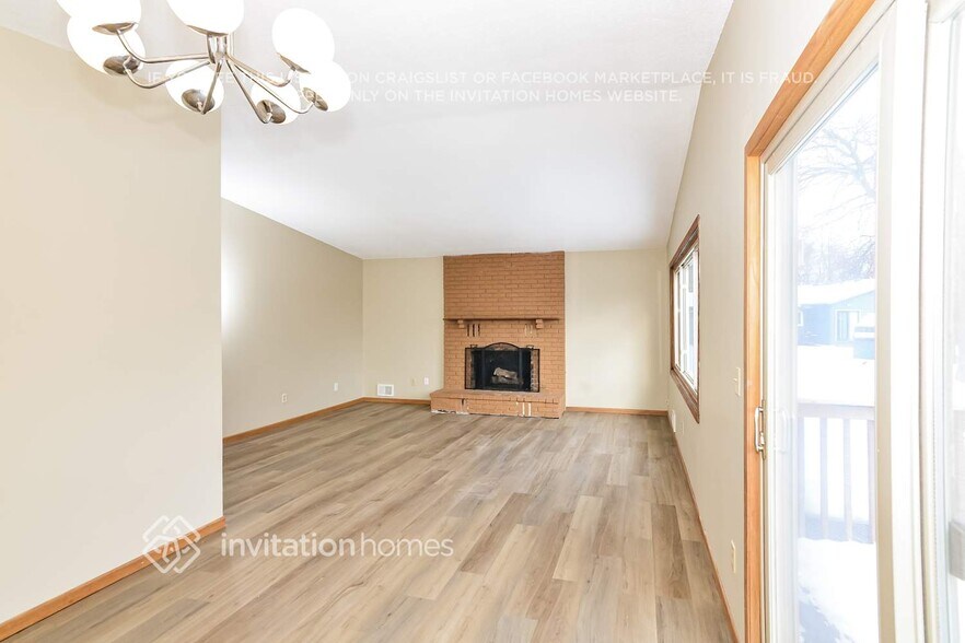 Building Photo - 7818 Hampshire Cir N