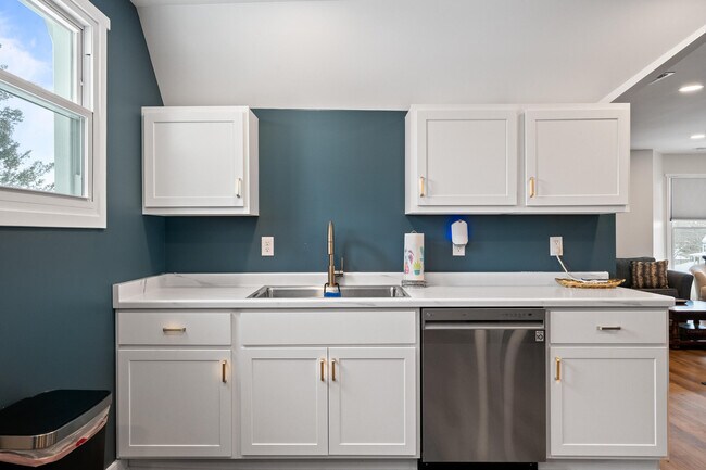 Building Photo - 80 W Geneva St