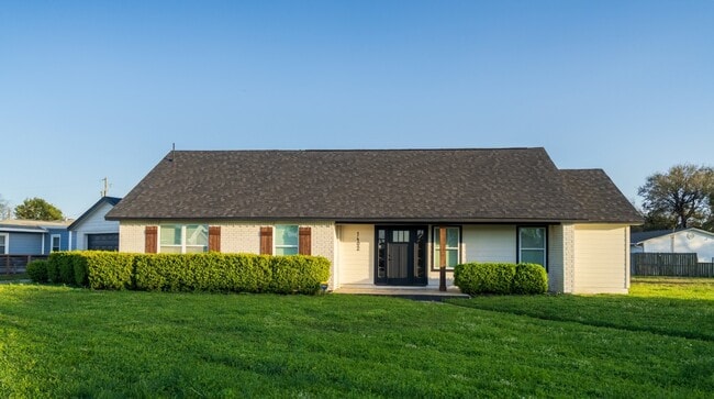 Building Photo - 1402 Bayou Shore Dr