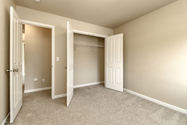 Building Photo - Beautiful Lacey Home with new paint and carpet in Popular Edgewater Community