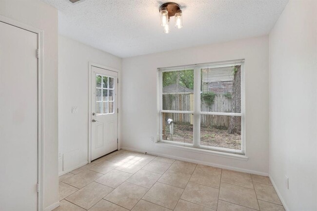 Building Photo - 18 W Stony Bridge Ct