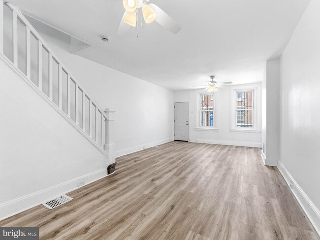 Building Photo - 1831 E Clementine St