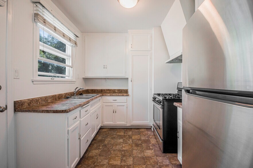 Building Photo - 8754.5 Belford Ave