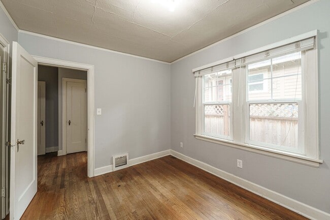 Building Photo - Rushbanks