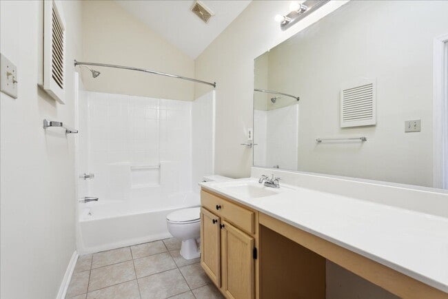 Building Photo - 27 F Tamarisk Quay