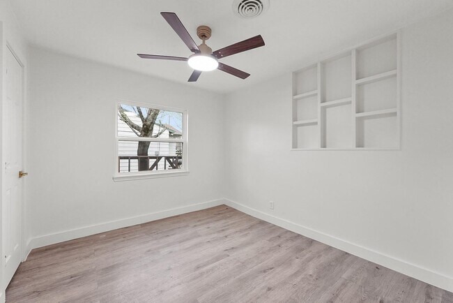 Building Photo - 2655 Larry Dr