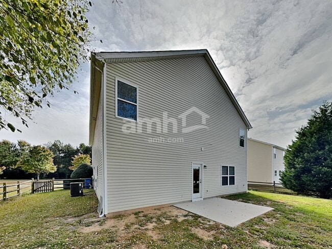 Building Photo - 267 Flanders Dr