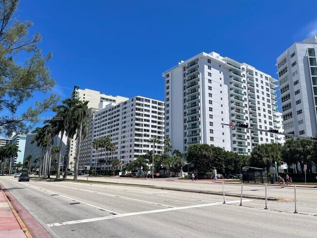 Building Photo - 5001 Collins Ave