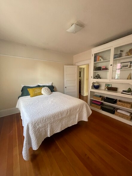 west bedroom - 110 NE Monroe St