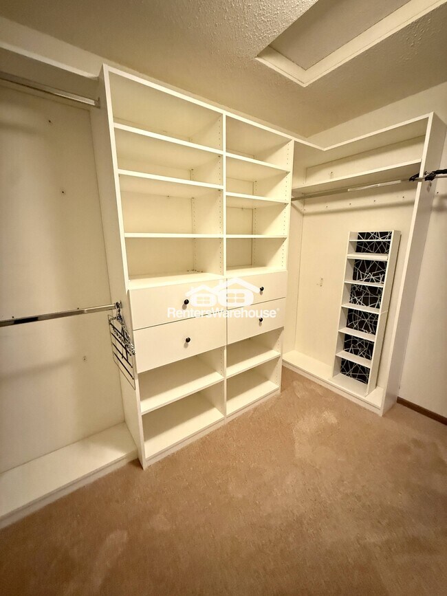 Building Photo - 10445 Fawns Way