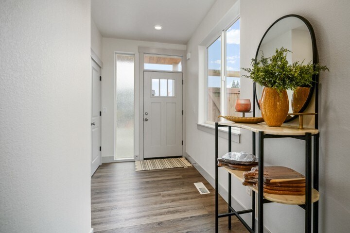 Building Photo - 1319 Oppek St NE