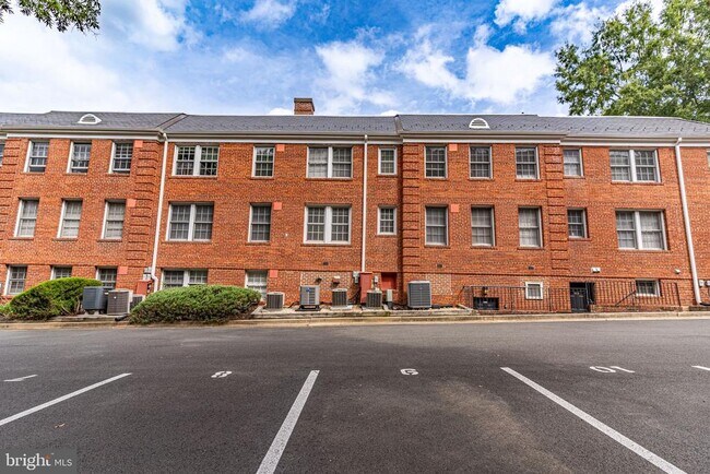 Building Photo - 610 Bashford Ln