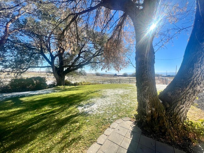 Building Photo - Charming 3 Bedroom 2 Bathroom Country Home...