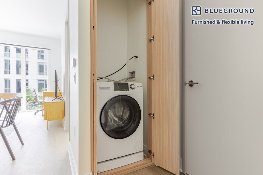 Building Photo - 240 3rd Ave