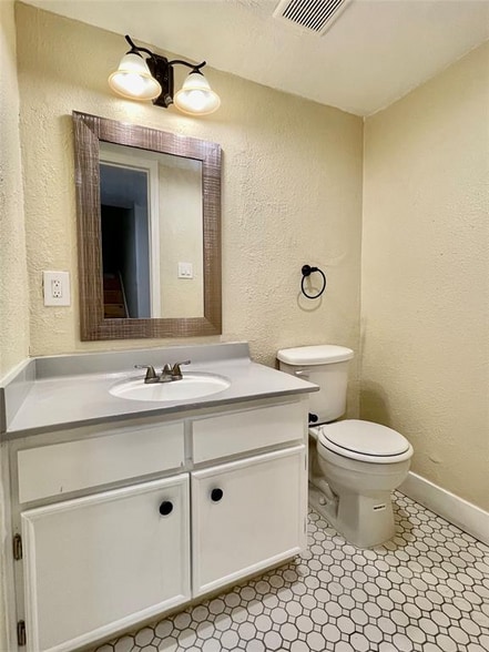 Building Photo - 12206 Northwood Forest Dr