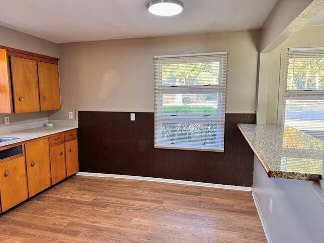 Building Photo - 703 Pecan St